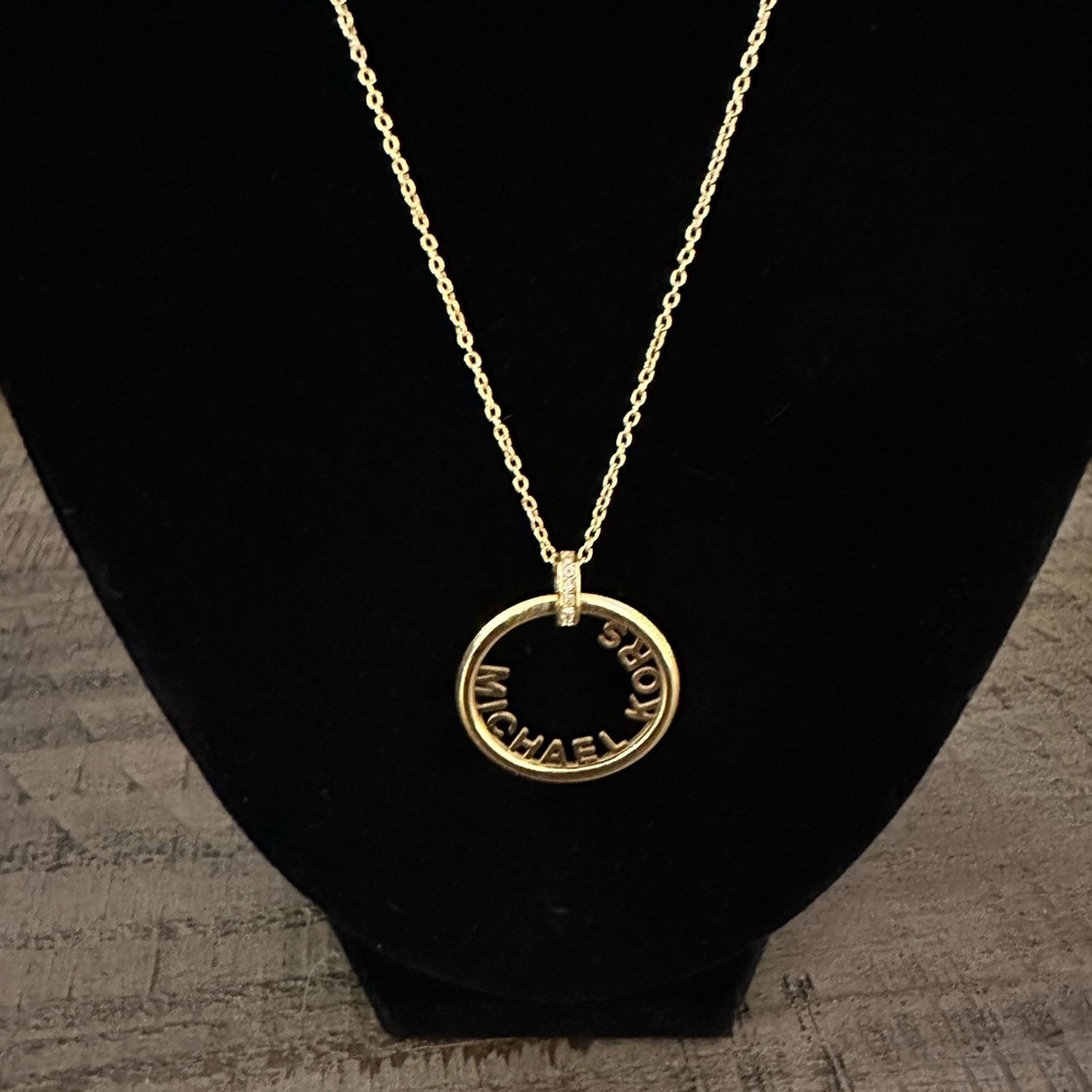 Michael Kors gold Necklace - Picture 5 of 5